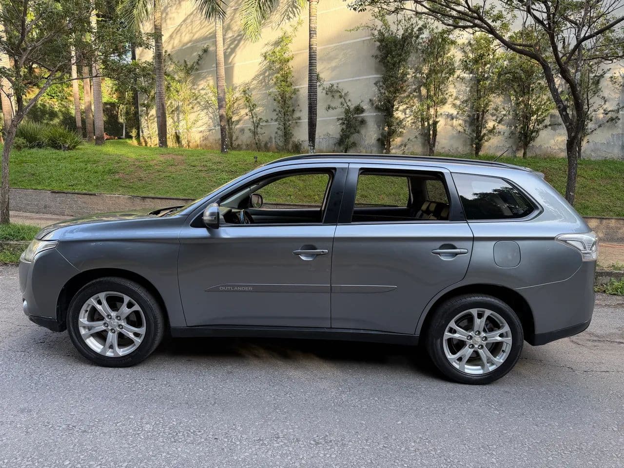 Mitsubishi Outlander 2.0 16V 160cv Aut. 2014